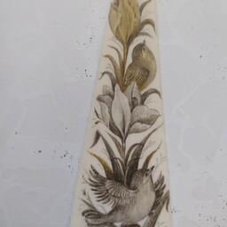 نقاشی مینیاتور ،گل ومرغ تک رنگ برزوی سطح استخوان شتر مناسب برای تابلو کردن وکادویی به خصوص برای مسافران خارج از کشور