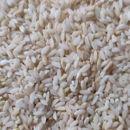 برنج چمپای اصل ممسنی خوش عطر هرکیلوگرم 80000 در چند نوع قهوه ای و سفید  در بسته بندی  پنج کیلویی  قیمت چهارصد تومان 