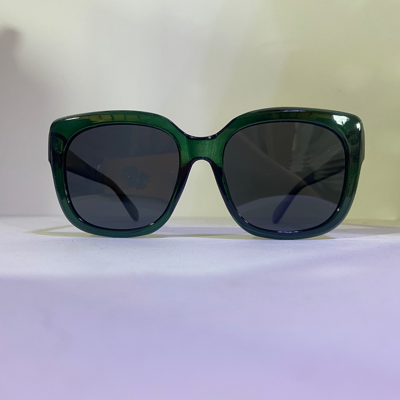عینک آفتابی زنانه یووی 400 و پلاریزه  با کیفیت و استاندارد اروپایی تضمینی 