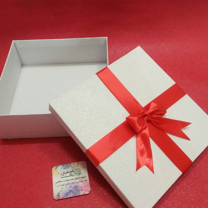 جعبه هارد باکس 20 در 20 سانت با ارتفاع 7 محکم دارای رنگبندی قیمت با پاپیون لحاظ شده  جعبه عروس 
