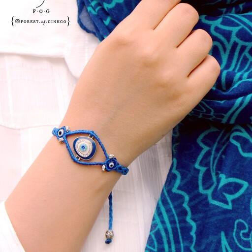 دستبند دستبافت میکرومکرومه طرح چشم نظر ، رنگ آبی کاربنی و آبی فیروزه ای