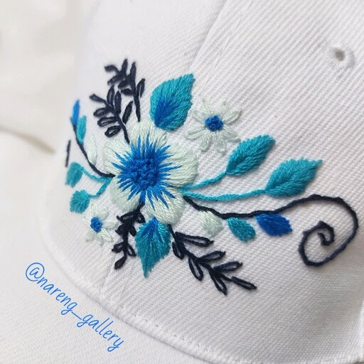کلاه کپ گلدوزی شده فری سایز سفید رنگ دخترانه بسیار زیبا و جذاب 