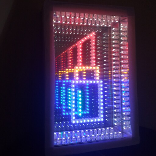 تابلو  ال ای دی  LED آینه ای با طرح رژ لب