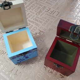 جعبه ی جواهرات پتینه شده با رنگ قرمز آبی و مشکی کار شده با دکوپاژ