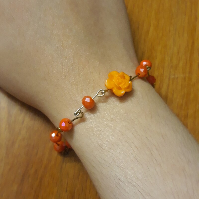 دستبند دخترانه زنانه رنگ نارنجی  مدل گل  ارسال به سراسر ایران