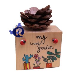 جاشمعی خاص و چوبی میوه کاج با طرح باغچه همراه با یک عدد شمع وارمر