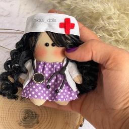 عروسک اویز  دکتر دختر همراه با گوشی پزشکی