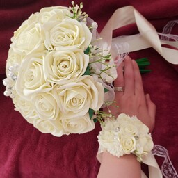 دسته گل عروس مصنوعی فومی همراه با دستبند گل  رز نباتی  مناسب عقد عروسی 