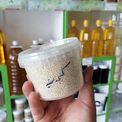 کنجد سفید و خام 200 گرمی مارک سوقات از بهترین نوع کنجد خام دارای طعم و عطر بسیار عالی