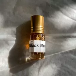 عطر اسانس (( مشک سیاه))