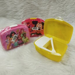 ظرف نگهداری غذای کودک مدل چمدانی درب دار به همراه قاشق و چنگال مناسب برای مهدکودک و اردو 