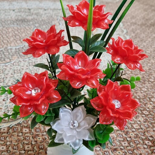 گلدان زیبا ی گل رُز با گل های کریستال زیباوماندگار 