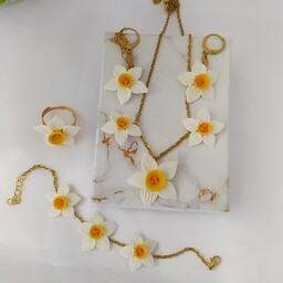 ست چهار تکه گل نرگس خمیر ایتالیایی شامل گردنبند،دستبند،گوشواره،انگشتر