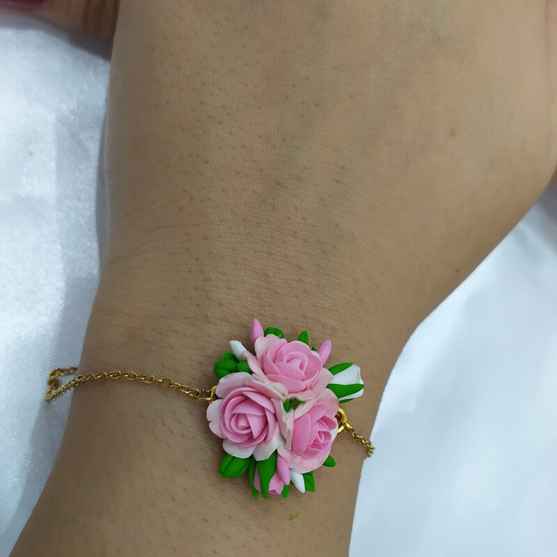 دستبند سه گل رز  صورتی با زنجیر رنگ ثابت