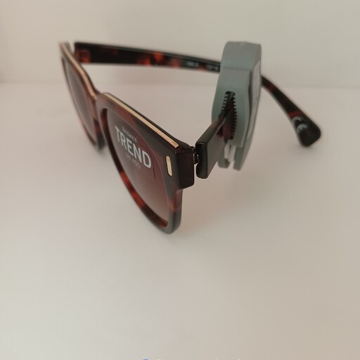 عینک آفتابی زنانه مارک اکسسورایز ضد اشعه های مضر خورشید محافظت از چشم Uv 400رنگ شیشه قهوه ای فریم پلنگی رنگ 