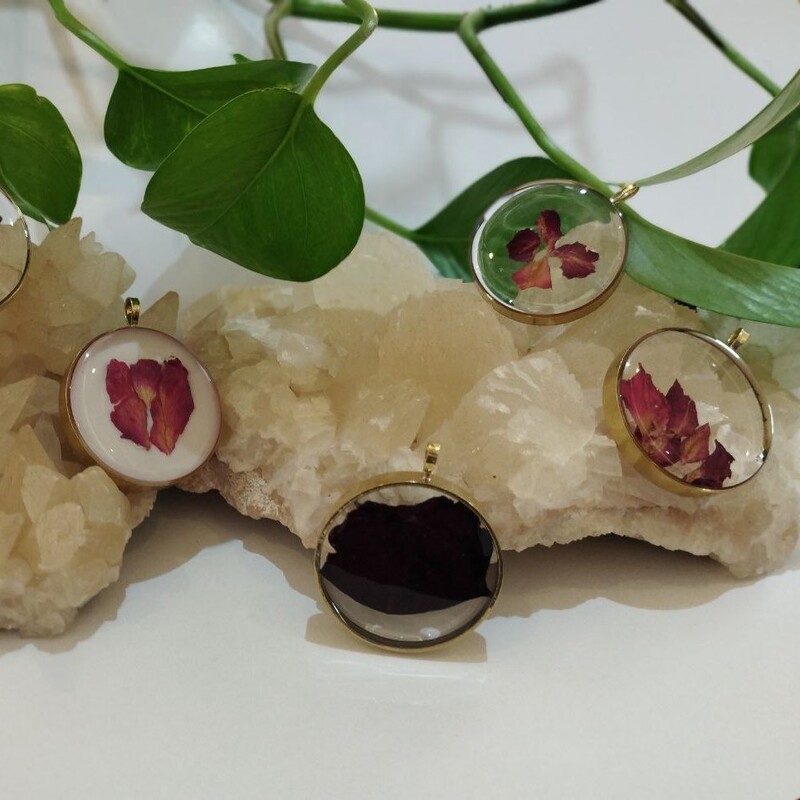 رومانتویی گل خشک ،طبیعی    رزینی    با قاب استیل نانو شاین 