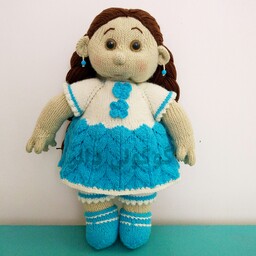 عروسک دختر بافتنی دو میل. رنگ  آبی . قد 30 سانت. وزن 270 گرم 