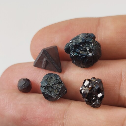 مجموعه پنج عددی سنگ های جواهری معدنی