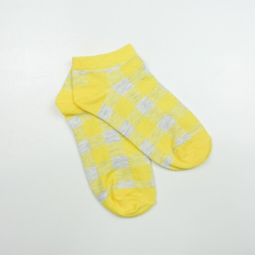 جوراب مچی دخترانه طرح چهارخونه ریز بافت رنگ زرد و سفید تولیدی پیدو
