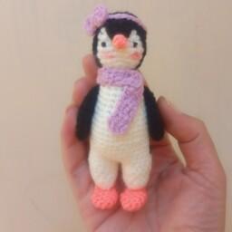 عروسک پنگوئن دست بافت  کاموایی مشکی  رنگ مناسب کودکان وهدیه دکوراسیون.