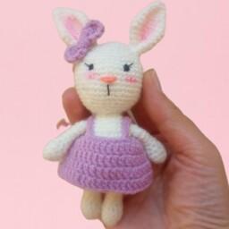 عروسک خرگوش  دست بافت  گوش مرواریدی با  کاموای ایرانی 