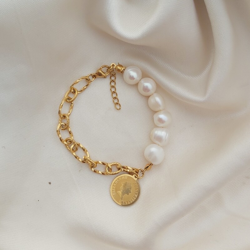 دستبند مروارید پرورشی اصل زنانه با زنجیر رنگ ثابت و سکه الیزابت