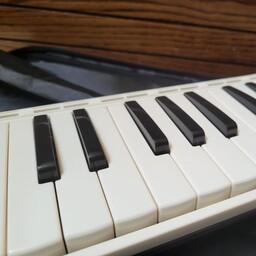 ملودیکا سی و هفت کلید حرفه ای پیانویی