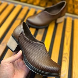 مجلسی 
کد 562 
قالب استاندارد
پاشنه 4 سانت 
کیفیت عالی 
Size 37 ta 40