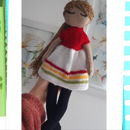 عروسک طراحی شده و دست دوز نمدی دختر موی کاموایی دست ها متحرک لباس دست بافت موجودی 1 عدد قد 34 سانت کد 18