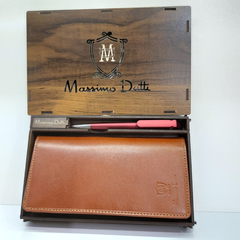 باکس کادویی مردانه،ست کیف دستی چرم طبیعی و خودکار همراه با جعبه چوبی مارک ماسیمو دیوتی،کیف آق بانو