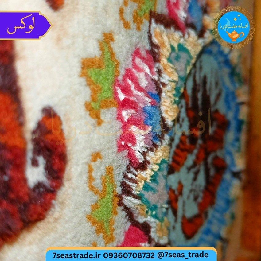 تابلو فرش دستباف گل ابریشم گل برجسته و آیات برجسته کار دست استاد کلکسیونی لاکچری طرح آیات اندازه 39 در 73