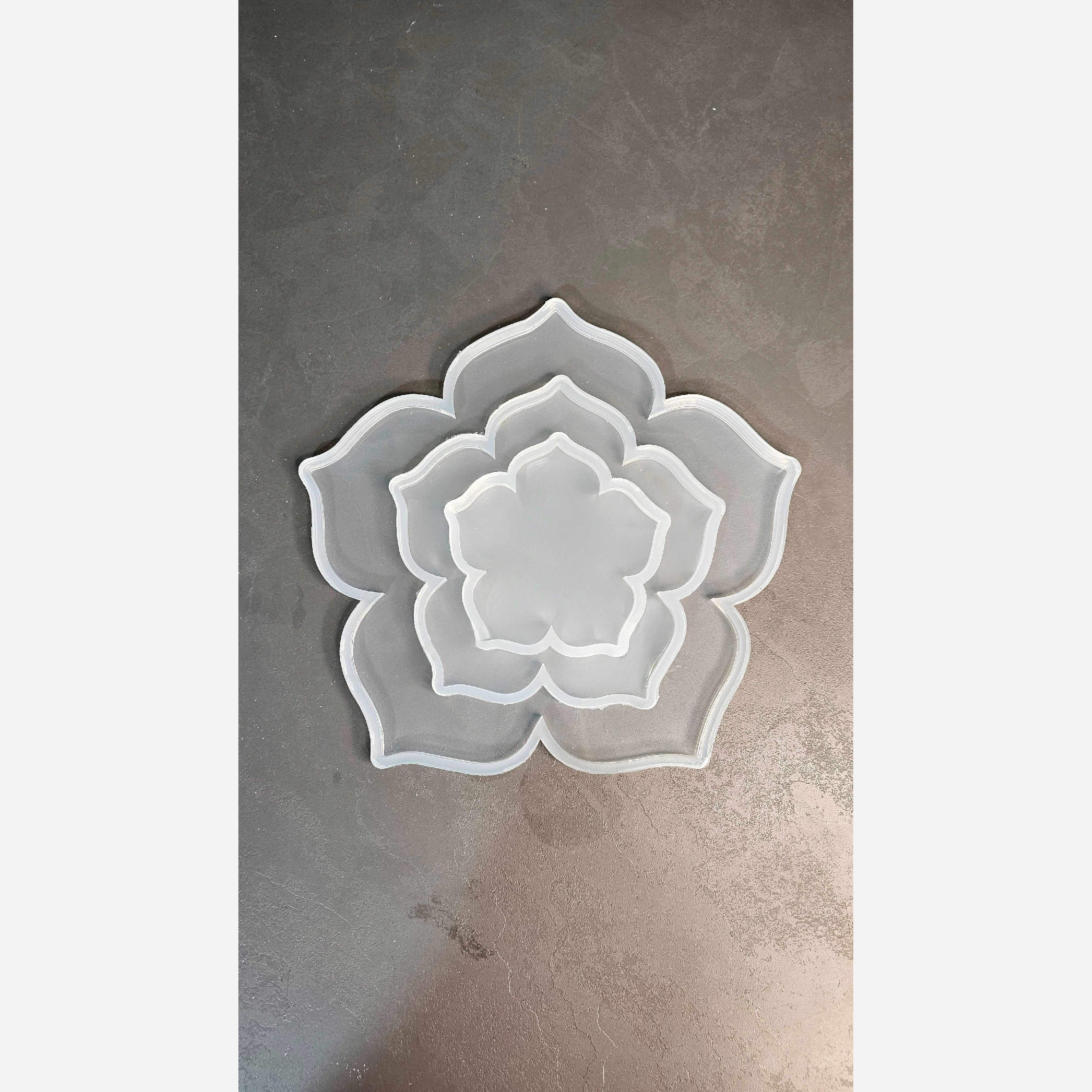 قالب رزین اپوکسی مدل  گل پنج پر پک 3عددی (پس کرایه)