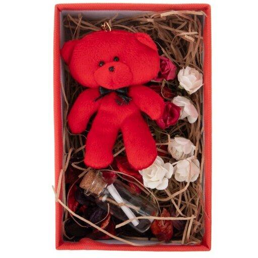 پک هدیه خرس و جعبه و شیشه تزیینی و گل های کاغذی که برای تمام سنین قابل استفاده هست