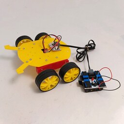 ربات دانش آموزی ماشین چهار چرخ
