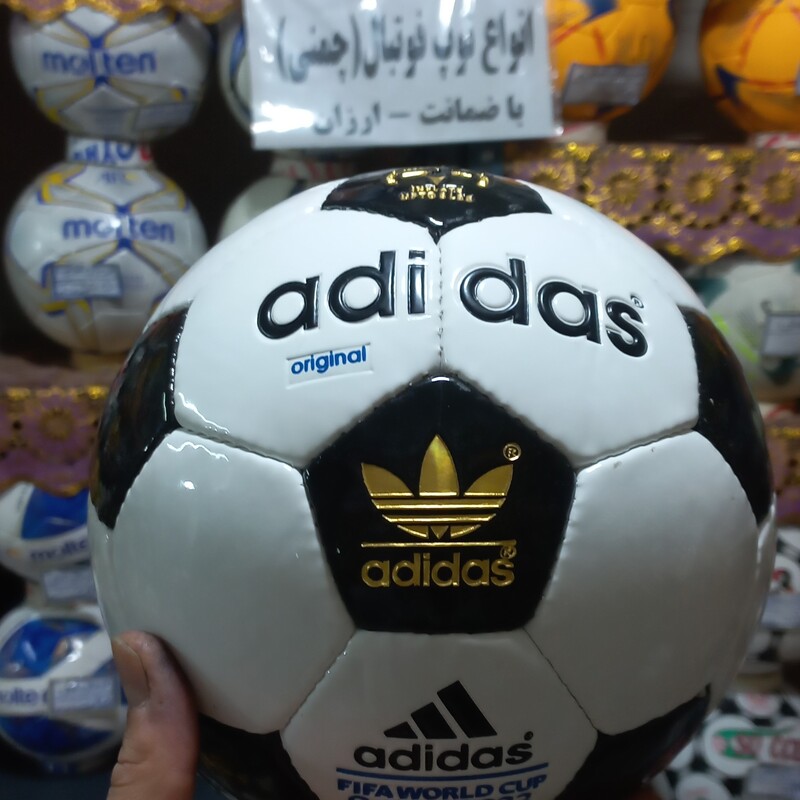 توپ فوتبال سایز 5 زیبا با ضمانت وسوزنی وارسال رایگان در ارزانکده توپ کرمان 
