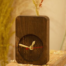 ساعت رومیزی عمودی تلفیق شده باگلدان رومیزی چوبی متریال چوب فنلاندی 