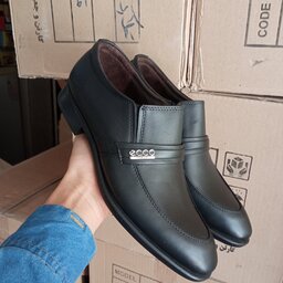 کفش مجلسی چرم طبیعی مردانه عمده چرم گاوی کفش مردانه چرم طبیعی کفش عمده تولیدی کفش چرم  کفش اسپرت مردانه چرم طبیعی طبی کف