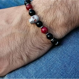 دستبند سنگ عقیق قرمز و اونیکس و اسکلت سوارسکی اکسسوری دستساز رنگ ثابت مردانه