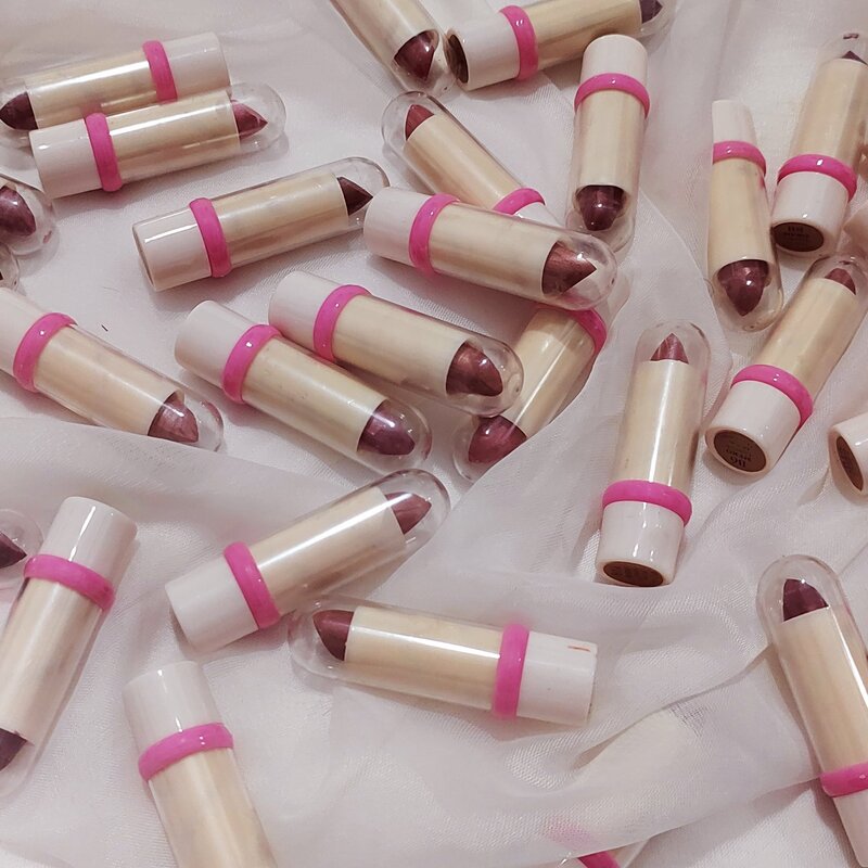 رژ لب جامد مرو   mero lipstick دارای طیف رنگی B4 تا B16