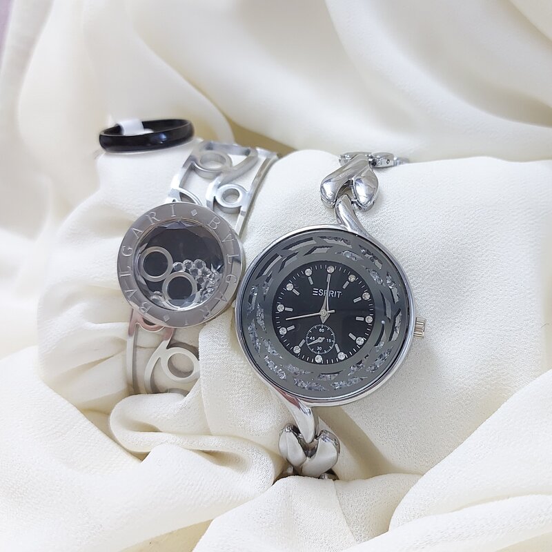 ست ساعت ودستبند زنانه  به همراه دستبند و انگشتر  دارای سایز بندی 
