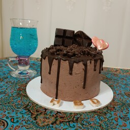 کیک تولد شکلاتی خونگی با گاناش شکلات(هزینه ی ارسال پس کرایه)