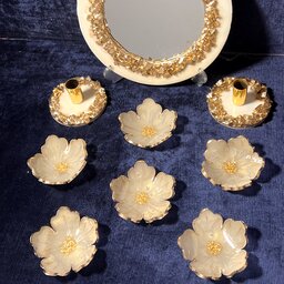 هفت سین رزینی کرم طلایی با آینه خورشیدی و پیاله گل