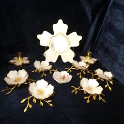 سفره هفتسین رزینی لاکچری سفید طلایی طرح شکوفه  با پایه برگ هدیه خاص برای عروس خانوم ها