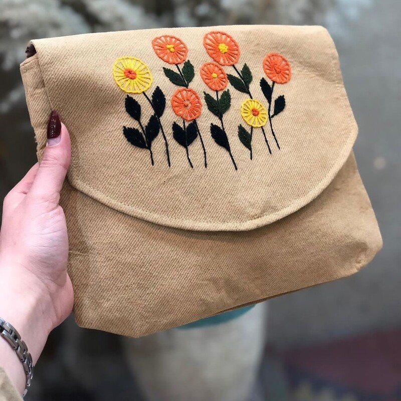 کیف سنتی گلدوزی شده با دست در رنگ و طرح های متفاوت و زیبا