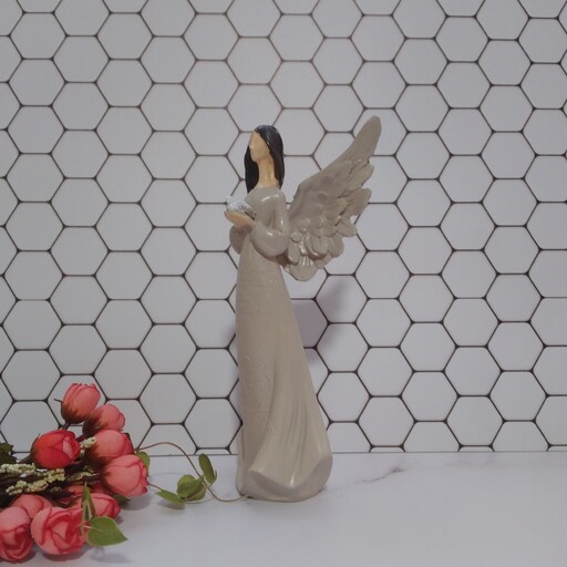 مجسمه فرشته با کبوتر مدل ایستاده  جنس پلی استر  قابل شستشو مناسب هدیه