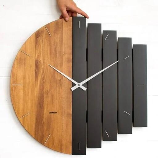ساعت دیواری چوبی مدل Stripes با رنگ گردویی روشن و سایز 60 در 60

