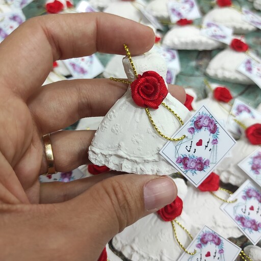 گیفت لباس عروس با گل روبانی 