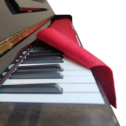 شال پیانو قرمز رنگ نمدی برای روی کلاویه پیانو