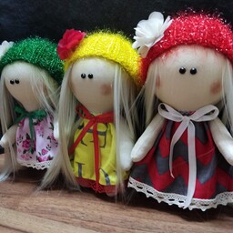 عروسک روسی 20سانتی با دست متحرک و رنگ لباس و کلاه ست  هدیه ایی مناسب برای کودکان 