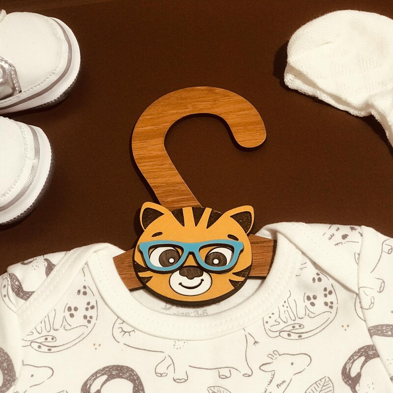 چوب لباسی کودک ( رخت آویز ) سیسمونی بچه طرح گربه ملوس  